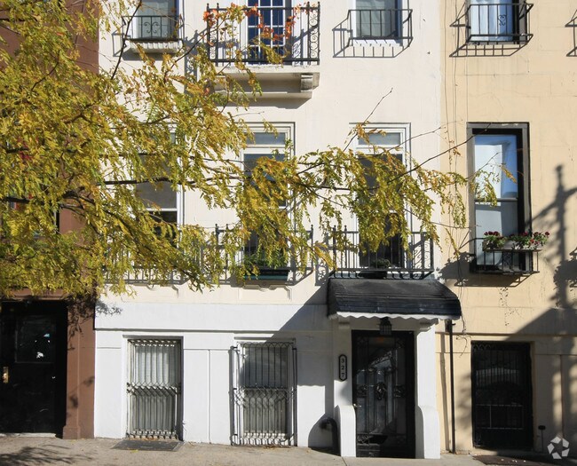 Foto del edificio - 327  East 116th Street