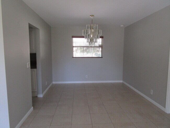 Building Photo - 277 Sandpiper Ave