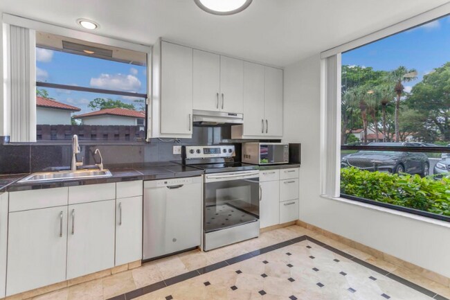 Foto del edificio - 5790 Fox Hollow Dr