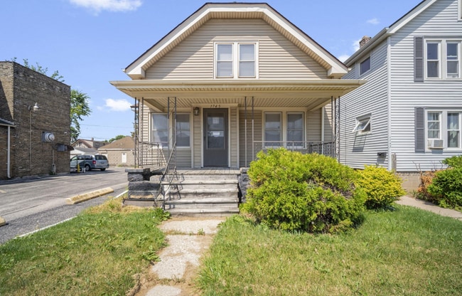 Building Photo - 1745 S 68th St
