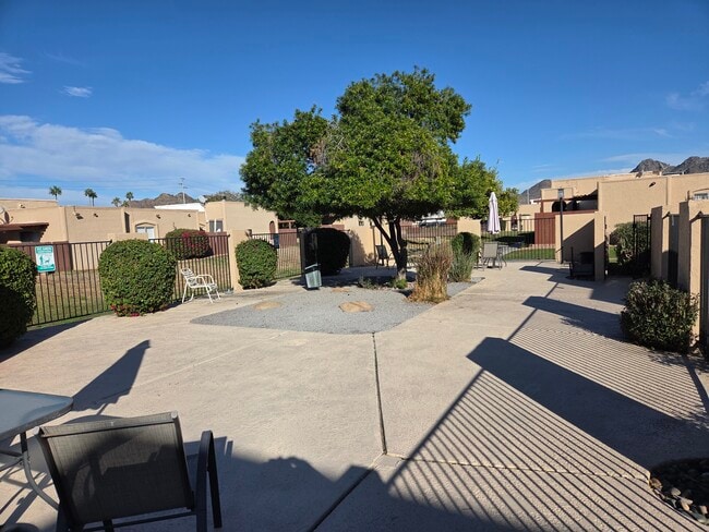 Pet area - 1005 E Northern Ave Townhome