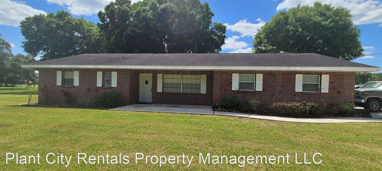 4 br, 3 bath House 2616 Mcintosh Road House Rental in Dover, FL