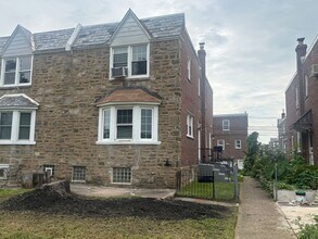 Building Photo - 1123 Gilham St