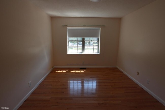 Foto del edificio - 211 Lake Shore Rd
