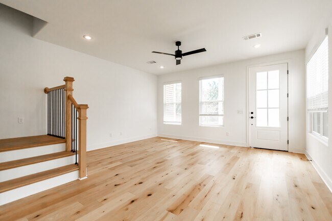 Building Photo - 1618 S Duncan Ave
