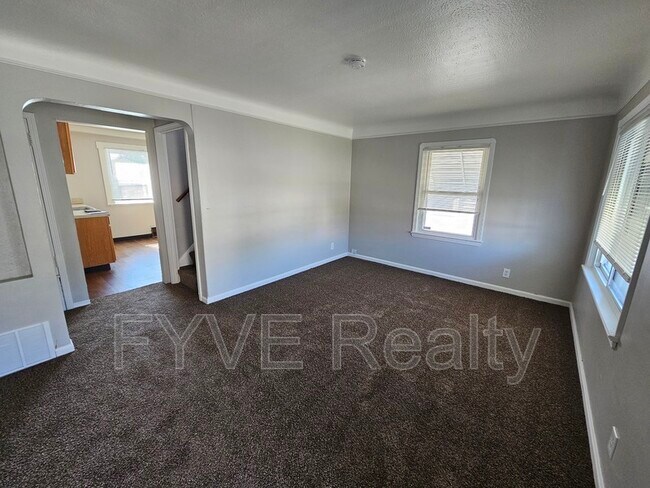 Building Photo - 4106 E 153rd St