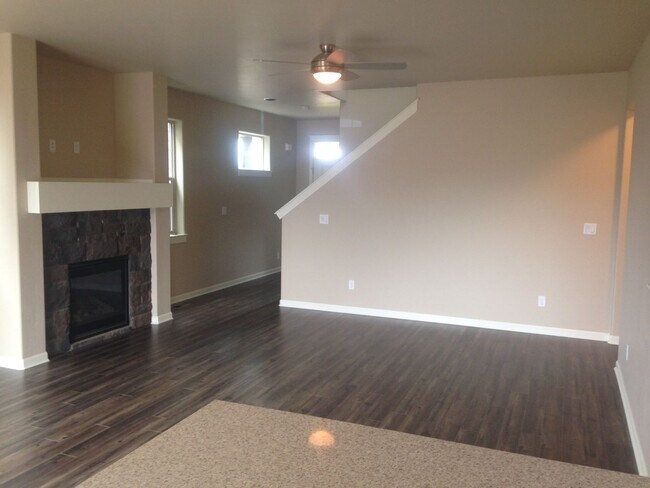 Foto del edificio - Modern and Spacious Townhome, NE Bend