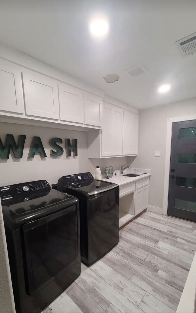 Foto del edificio - 8923 Prestonview Dr