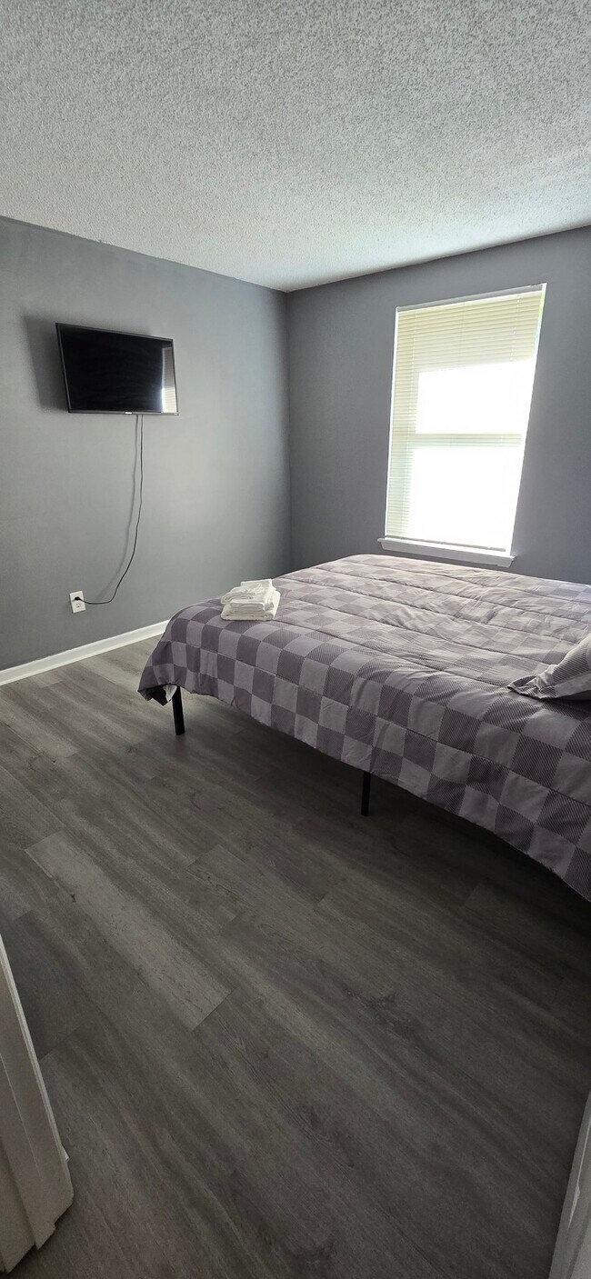 Foto del edificio - 6840 Honey Hurst Ln