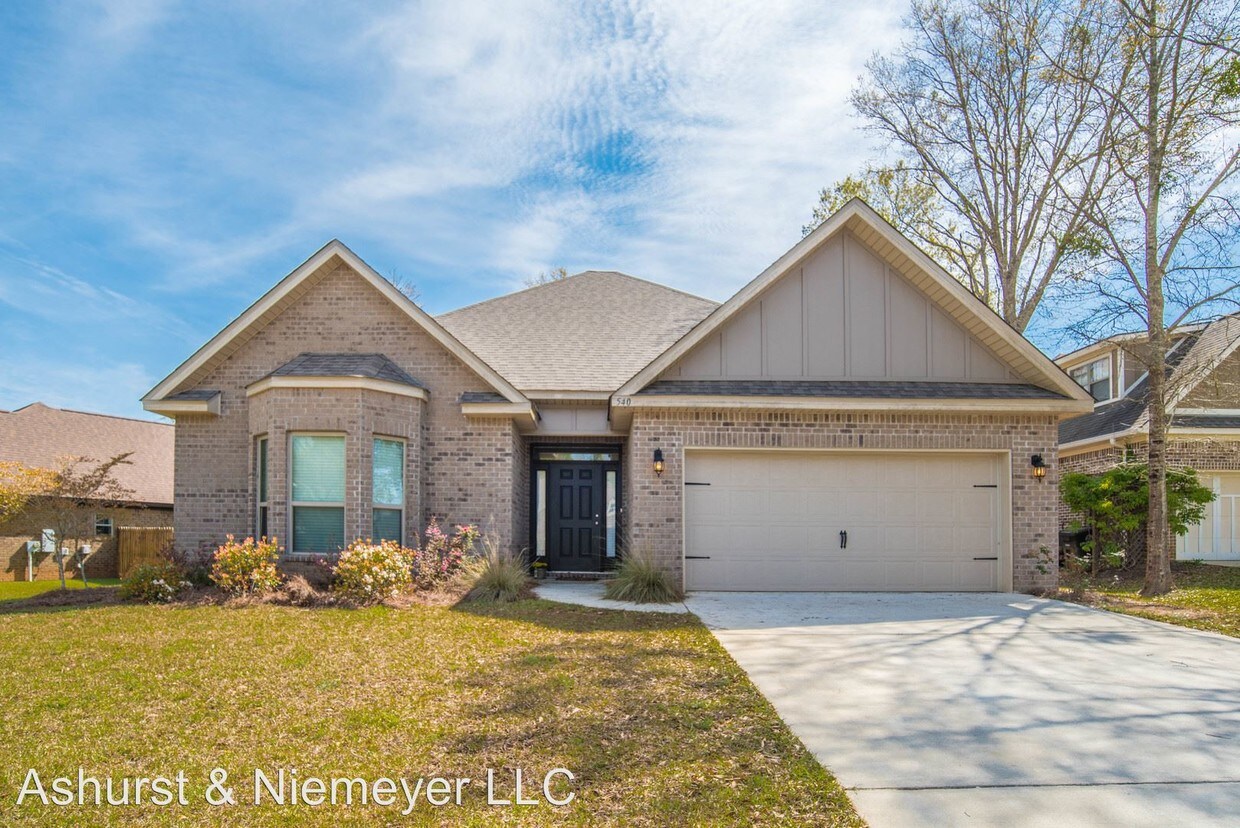 3 br, 2 bath House 540 North Station Drive House Rental in Fairhope