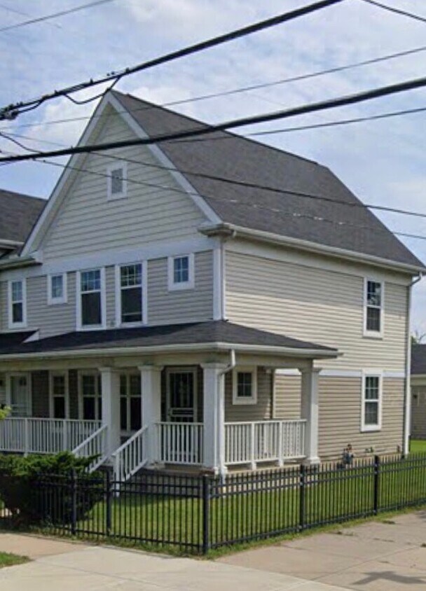 Foto del edificio - 1613 E 66th St