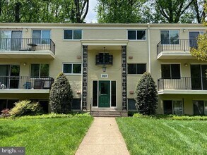 Building Photo - 10624 Kenilworth Ave