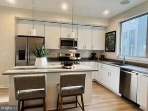 Building Photo - 3012 Beachview Ln