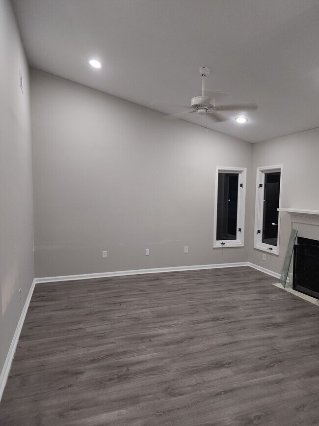 Building Photo - Available Mid MAY -Newly Remodeled, 2 Bedroom, 2.5 bath townhome in Vernon River Plantation.