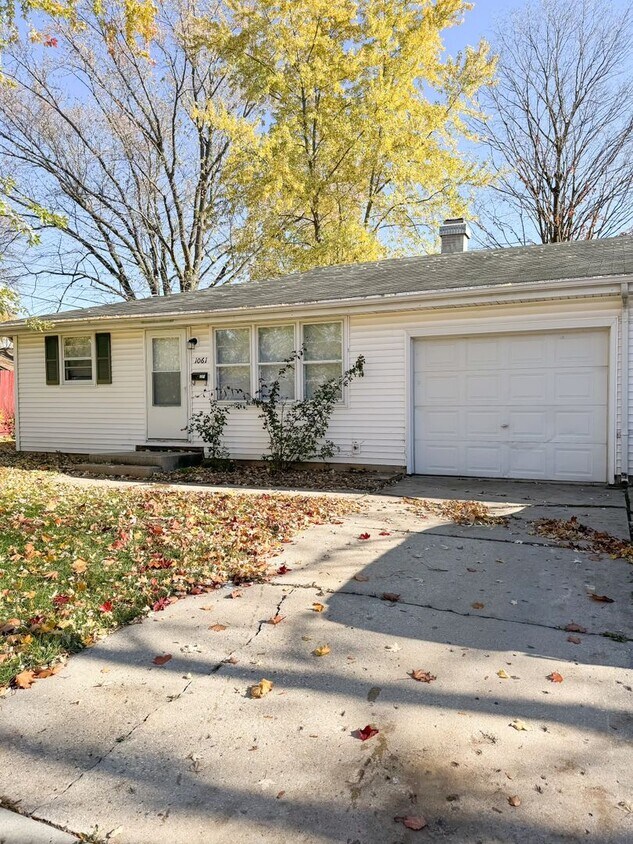 Primary Photo - 3 Bed 1 Bath Ranch Duplex