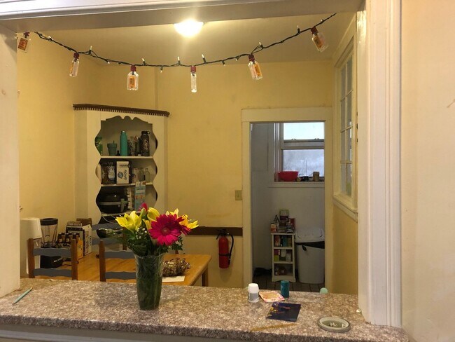 Foto del edificio - 4 BED RIGHT ACROSS FROM BOSTON UNIVERSITY!!   AVAIL 9/1 ~ HT/HW INCLUDED