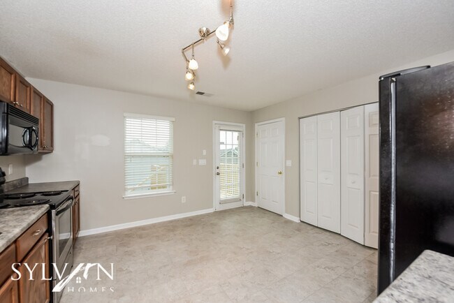 Building Photo - Nice 3BR 2.5BA Home