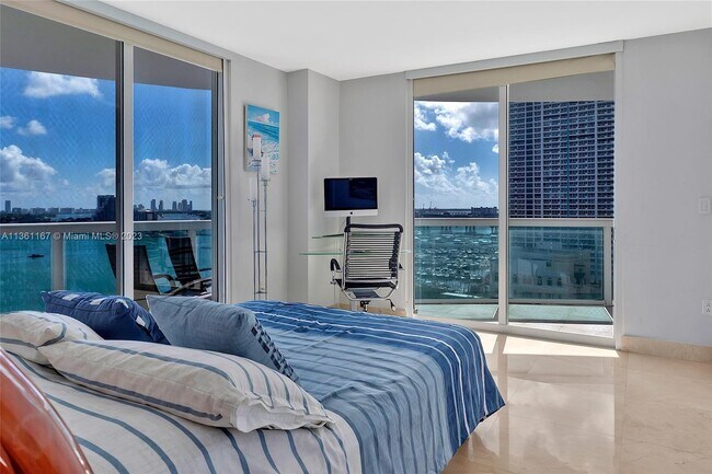 Building Photo - 1800 N Bayshore Dr