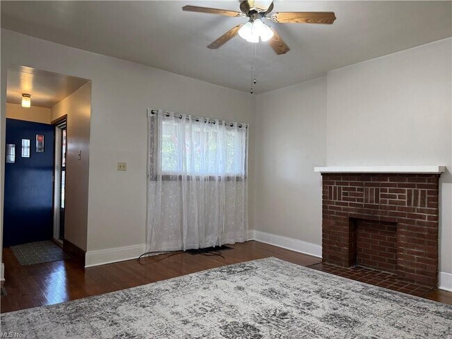 Building Photo - 832 Grant Ave