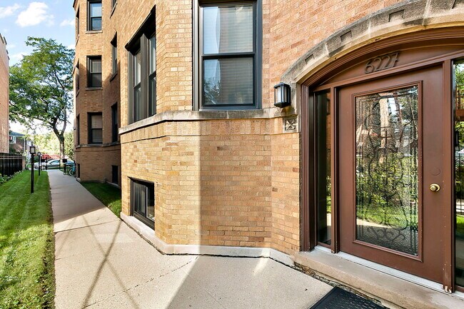 Foto del edificio - 6227 N Hermitage Ave
