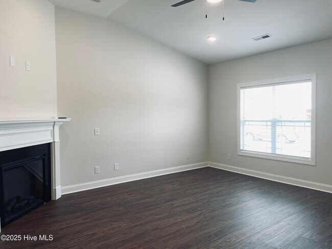 Building Photo - 4227 Laurel Rdg Dr