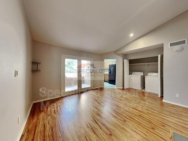 Building Photo - 5550 Spring Valley Rd