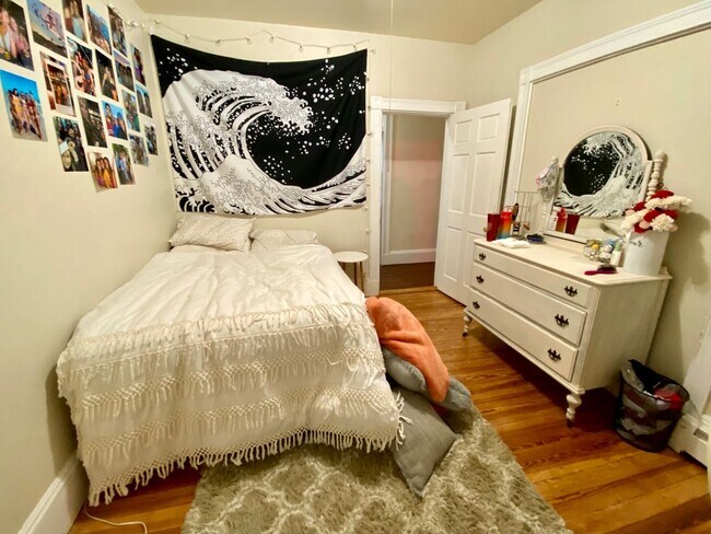 Foto del edificio - Central Location, Eat-in Kitchen, Laundry on a Site