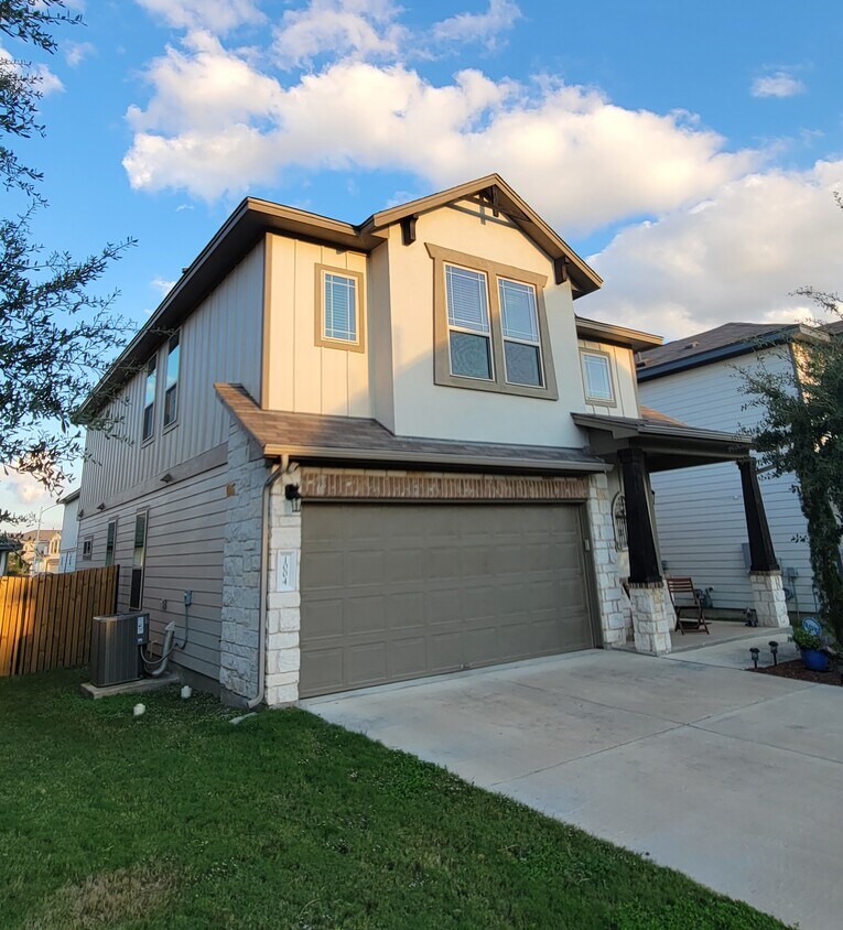 Primary Photo - 1004 Boatswain Way