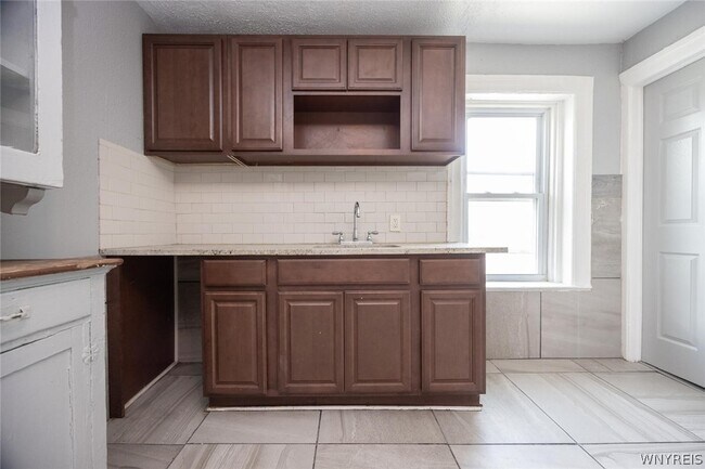 Building Photo - 1023 15th St