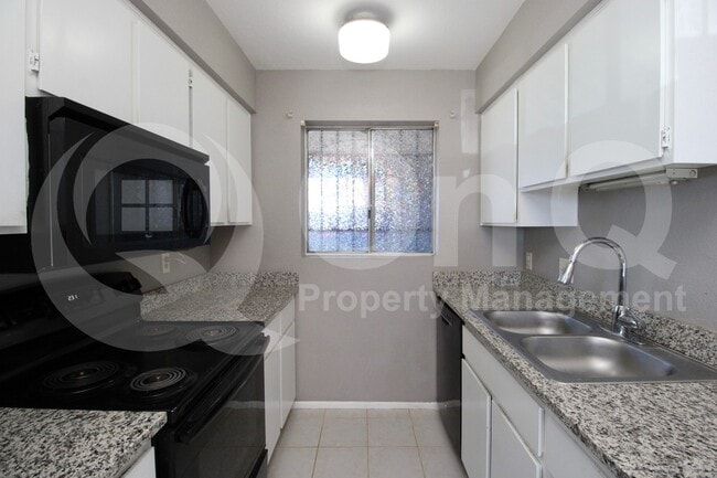 Building Photo - 9021 W Elm St