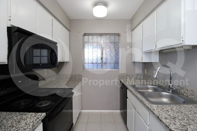 Photo - 9021 W Elm St Townhome