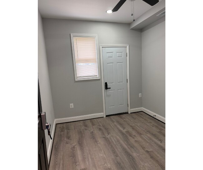Foto del edificio - 1106 N Lakewood-BA AVAILABLE $750 W/BATH BA