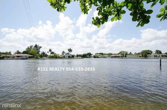 Building Photo - 1 br, 1.5 bath Condo - 1881 Middle River D...