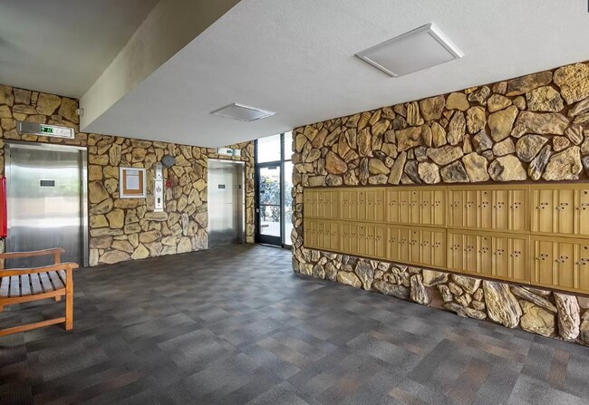 Lobby & Mail Box - 1702 Kewalo St