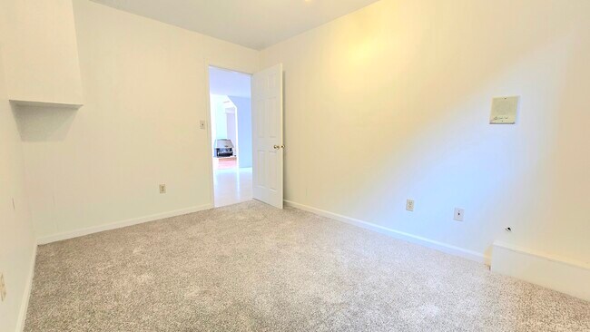 Building Photo - 4471 Westminster Hwy