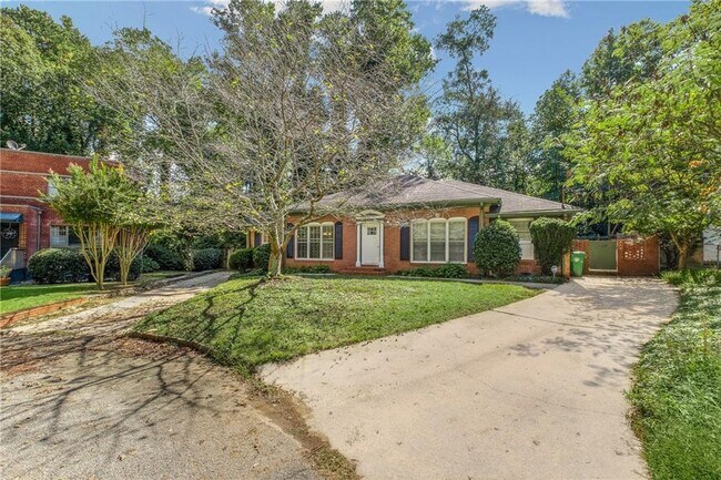 Building Photo - 1159 Lynmoor Dr NE