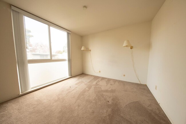 Building Photo - 183 Del Medio Ave