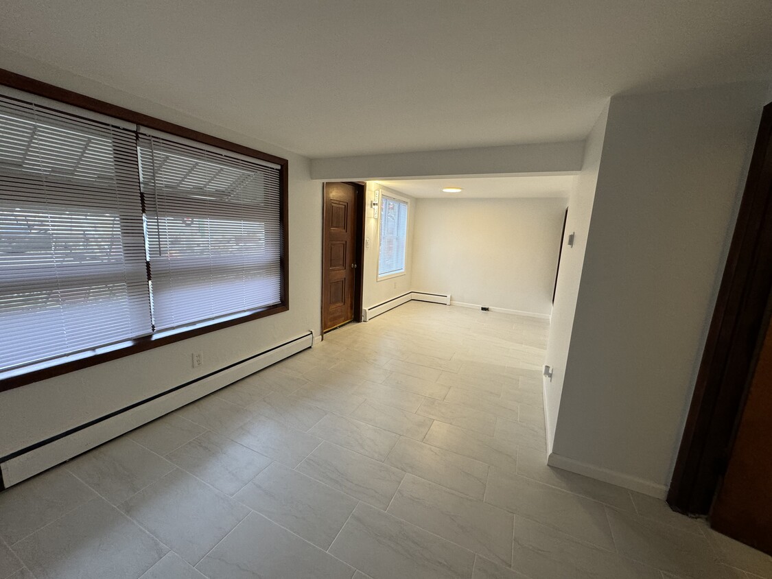 Living and dining room open space - 11 Plymouth Pl