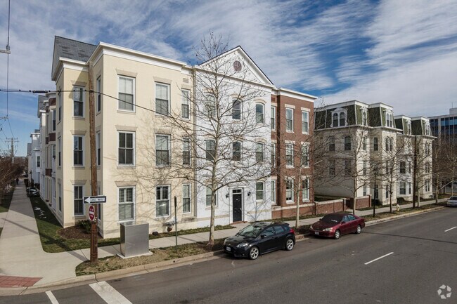 Foto del edificio - 900 N Washington St