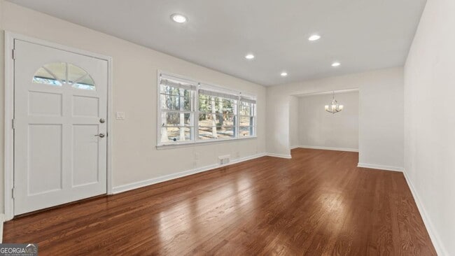 Building Photo - 2038 S Akin Dr