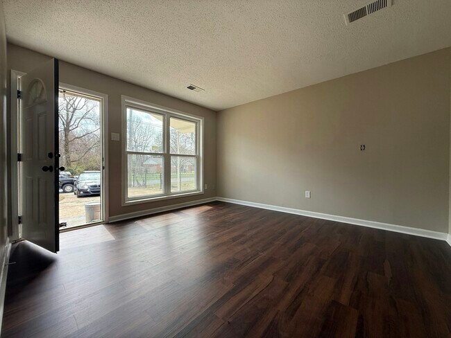 Building Photo - 256 Delta Rd