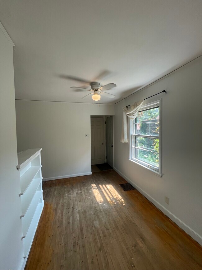 Building Photo - 846 23rd Ave SE