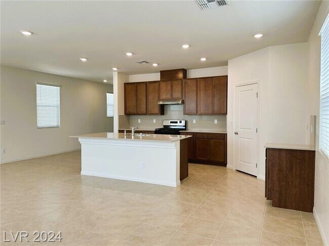 Foto del edificio - 7051 Dandelion Pk Ave