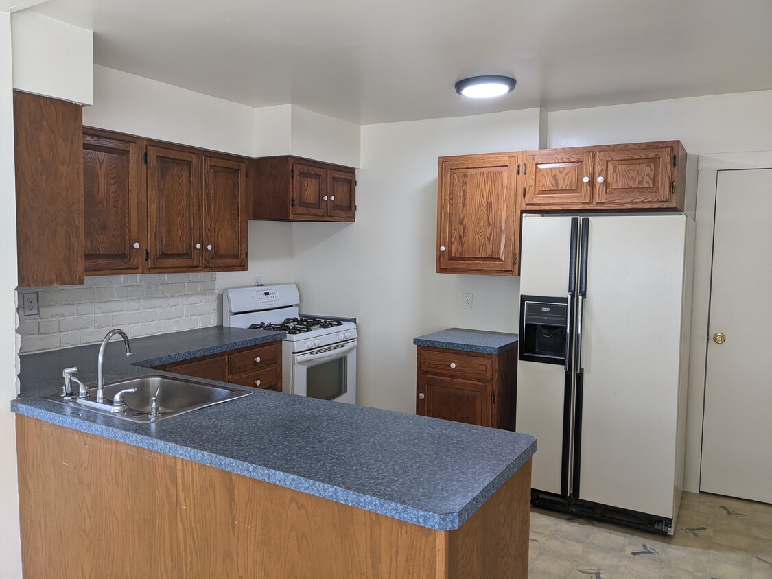 Kitchen - 77 E Liberty St