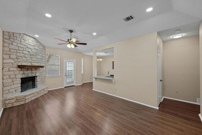 Foto del edificio - 6501 Brush Country Rd