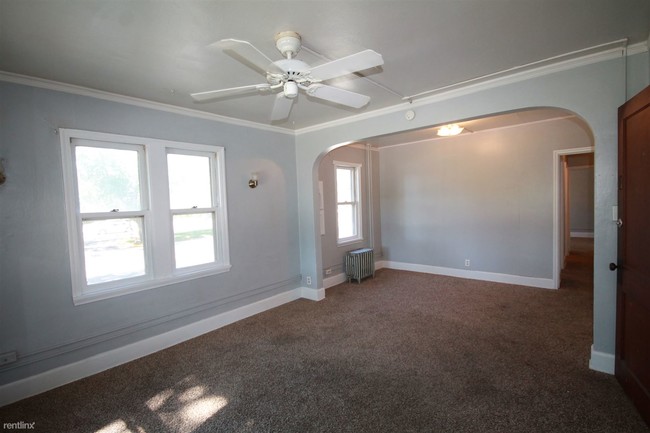 Building Photo - 1 br, 1 bath Apartment - 618 2nd Ave N #4
