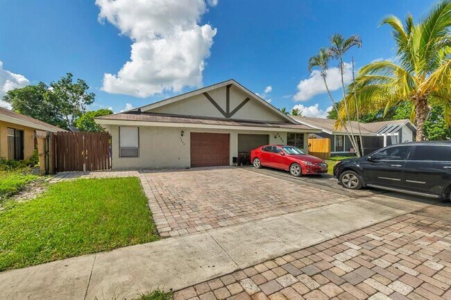 Foto del edificio - 7432 SW 12th Ct