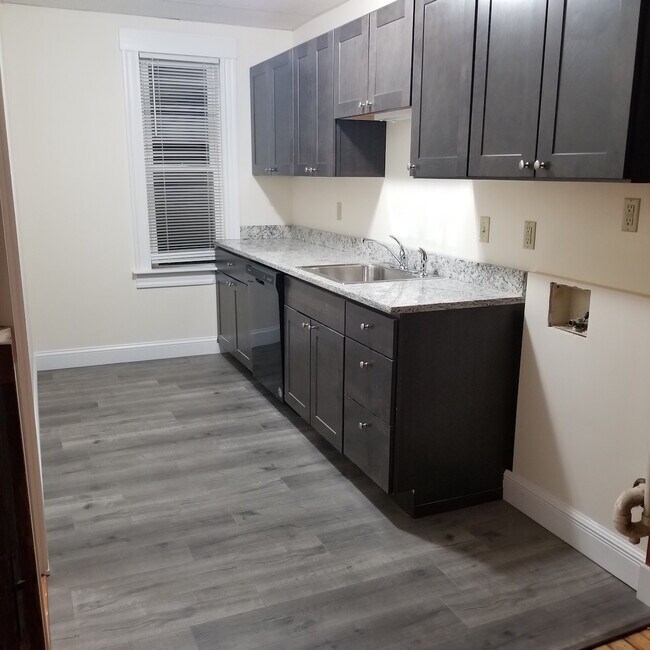 Building Photo - 5 Cohasset St