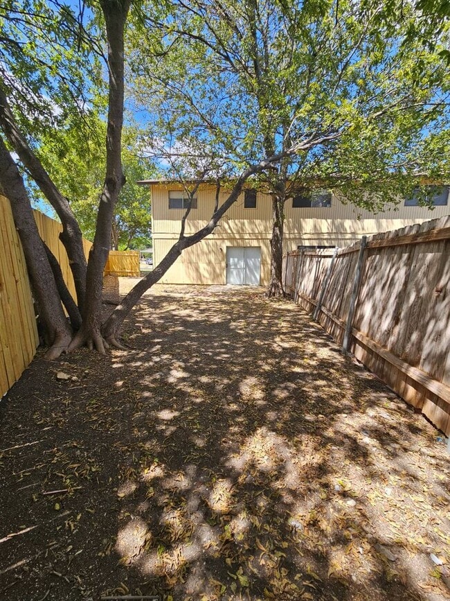 Building Photo - 8521 Dryfield Dr