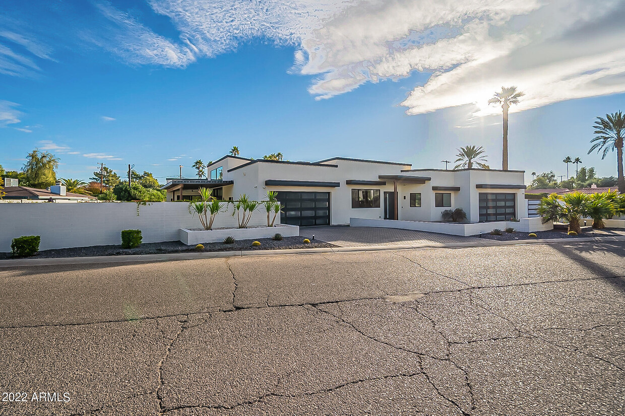 Primary Photo - 3303 N 60th St